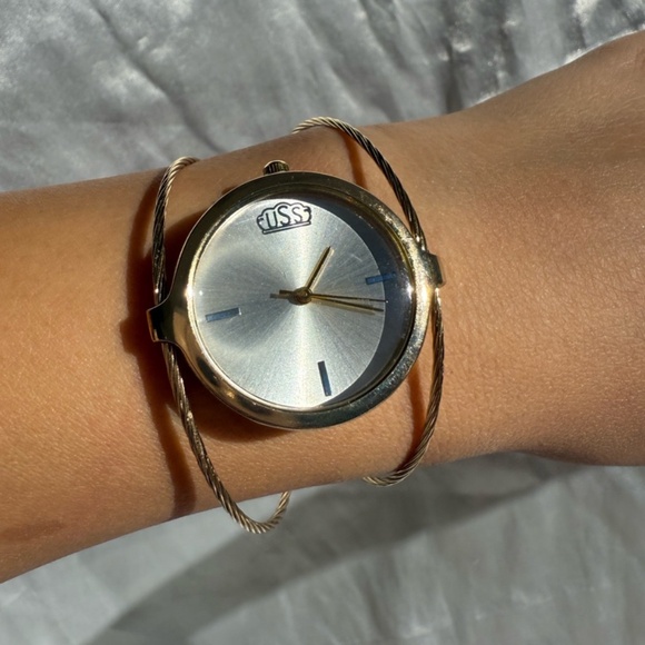 Minimalist Gold Bangle Watch – Elegant Open Wire Women’s Wristwatch - Picture 2 of 5